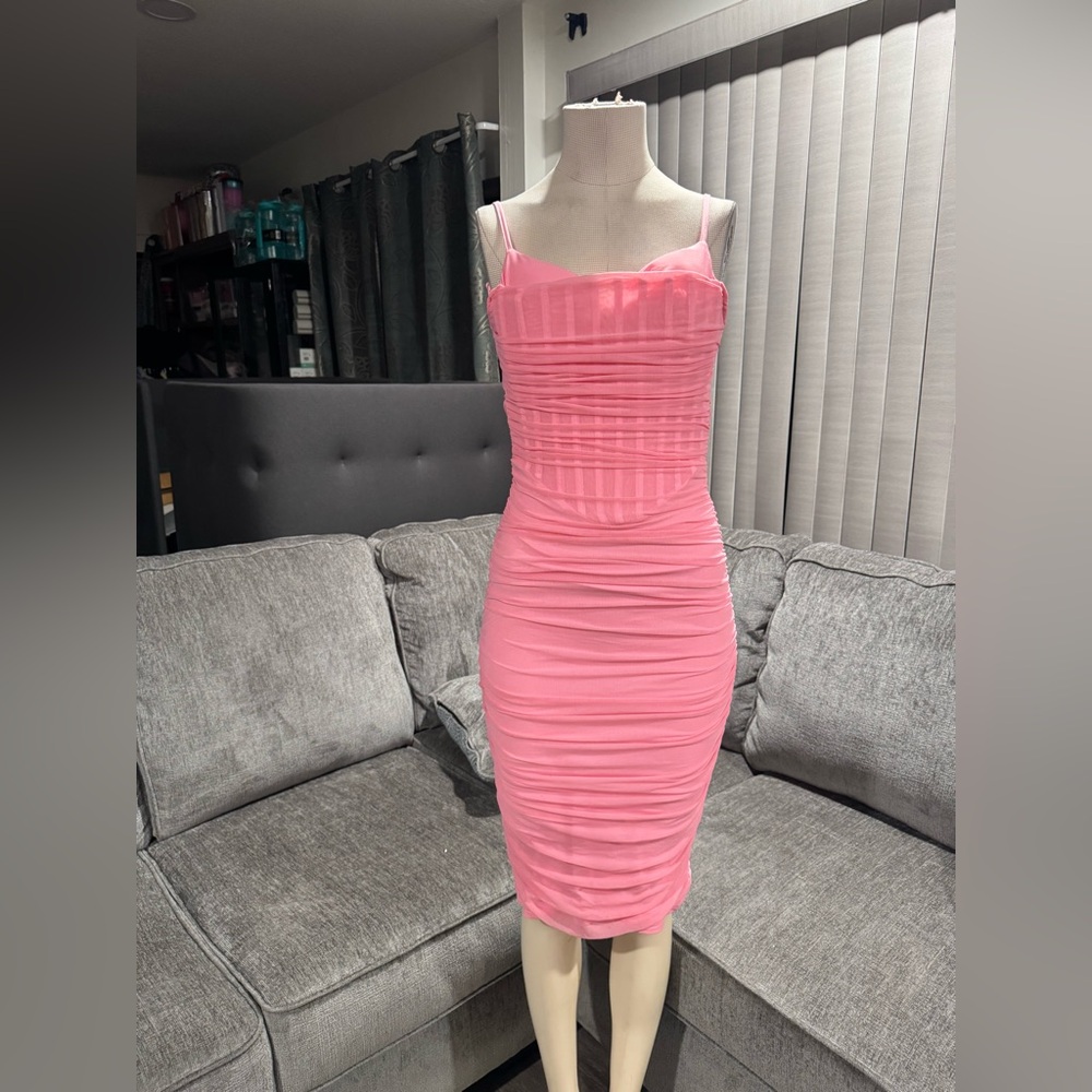 🍒BUNDLE 2 ITEMS FOR $8✨
🌸AMTIOUS Le pink corset dress ✨
